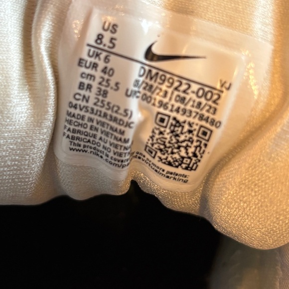 Nike Air Max women’s white/tan/black sneakers size 8.5. Great condition - Picture 4 of 4